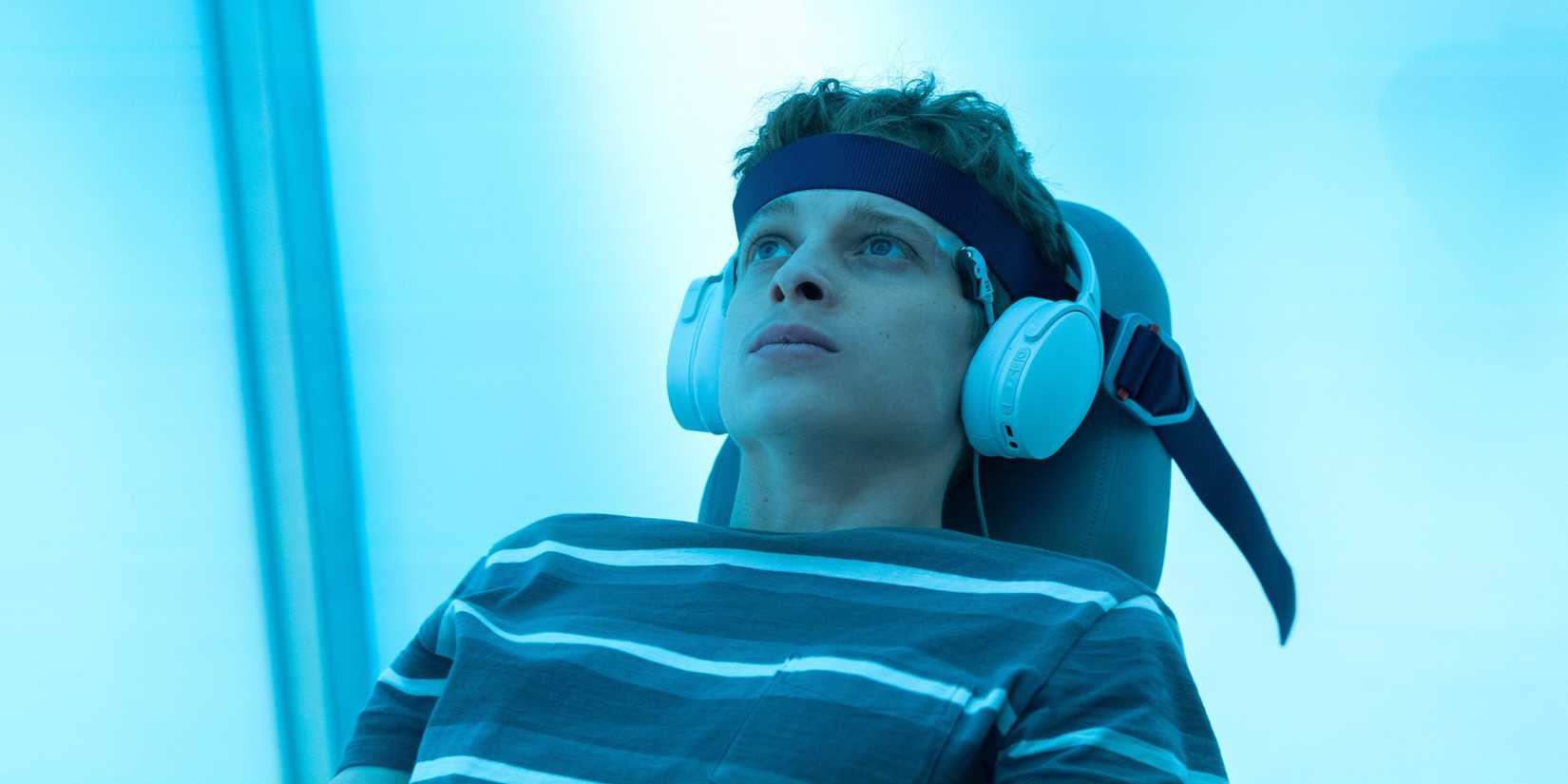 Joe Freeman como Luke Ellis no Instituto de Stephen King