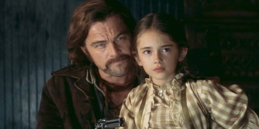 Leonardo Dicaprio holds a gun with Julia ʙuттers in Once Upon A Time in Hollywood