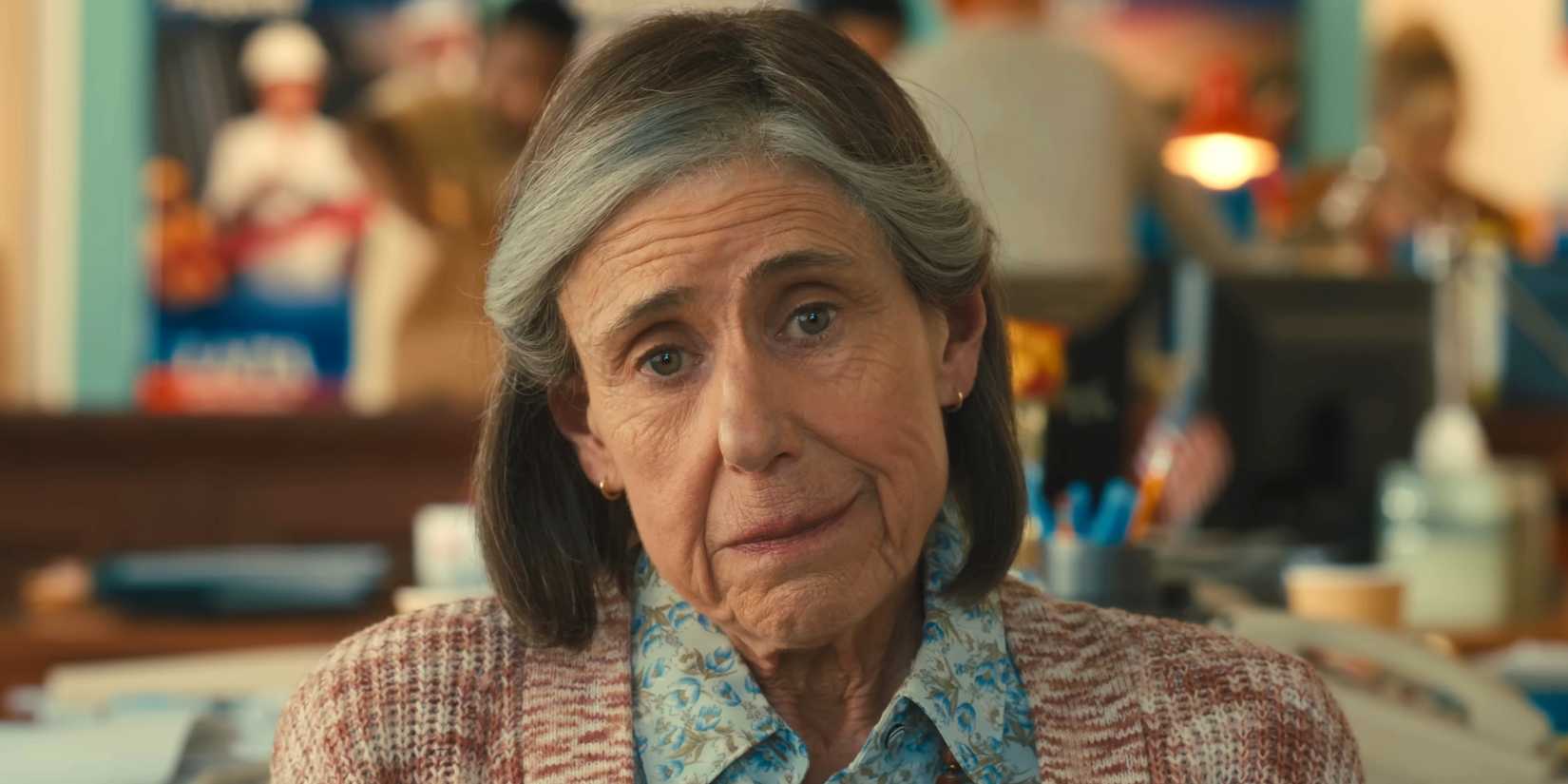 Julie Kavner em Ella McCay