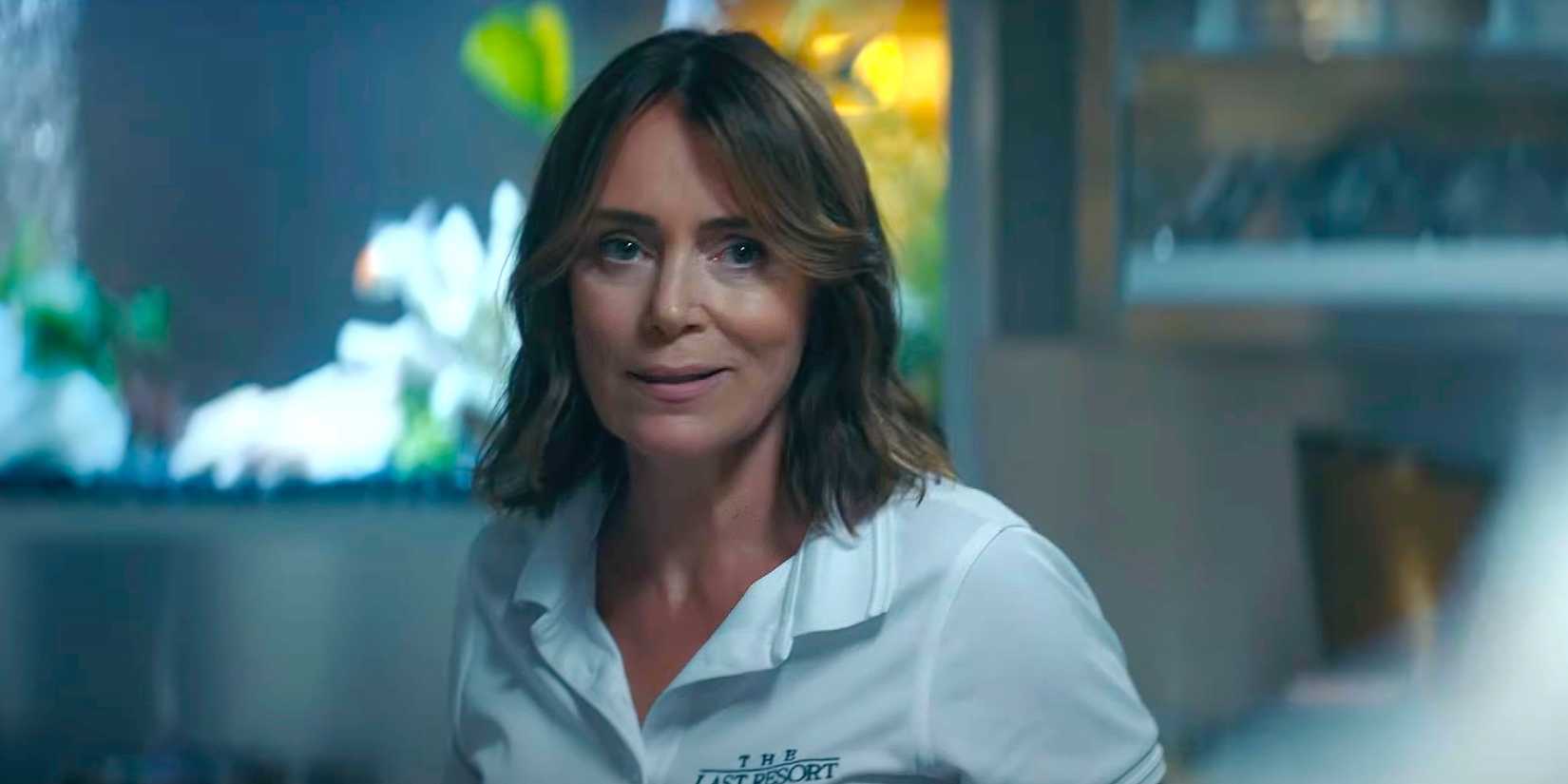 Julie sorrindo em The Assassin