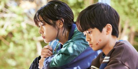 Kang Sae-byeok and her brother in Squid Game season 1, episode 2