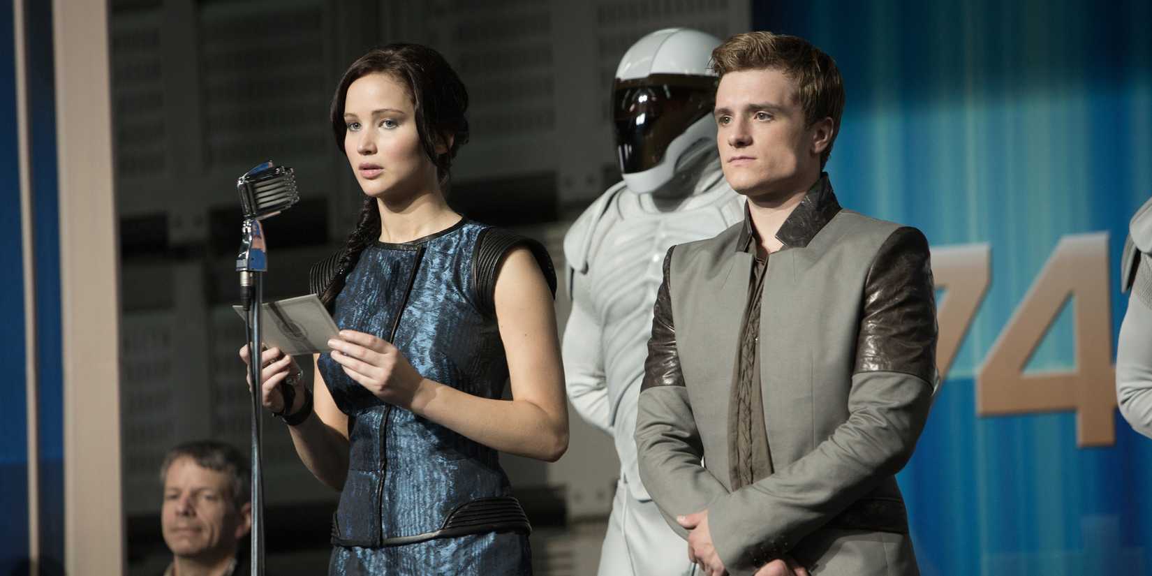 katniss and peeta doing the victor tour in hunger games catching fire