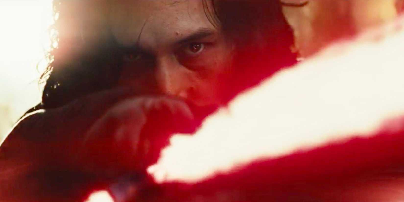 Kylo Ren confrontando Luke Skywalker em Os Últimos Jedi