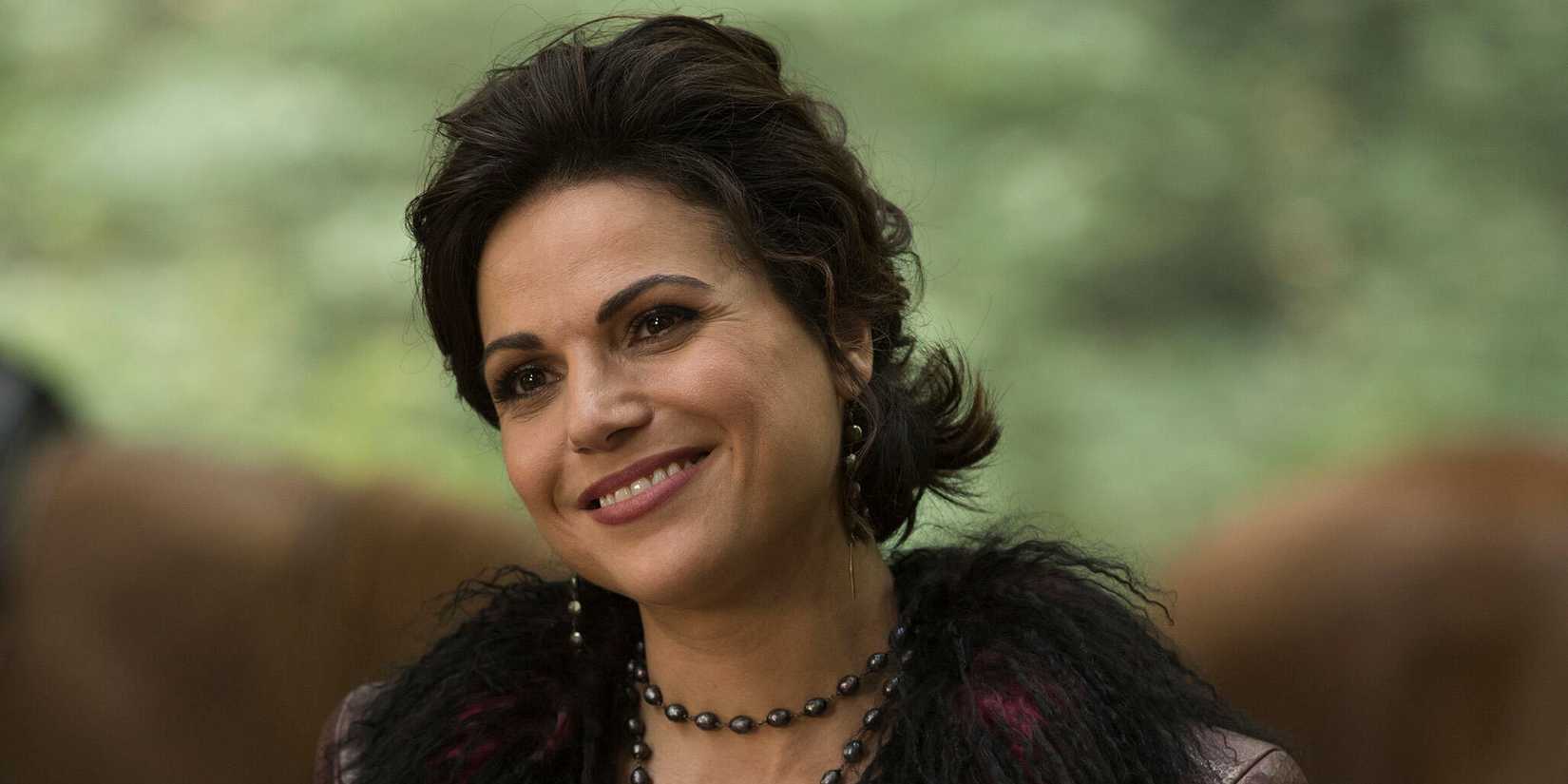 Lana Parrilla sorrindo em Once Upon a Time
