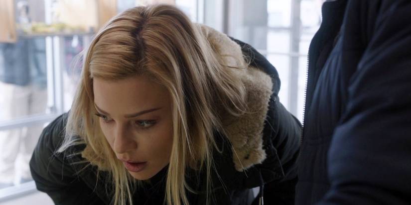 Lauren German as Leslie Shay in Chicago Fire season 2, episode 19