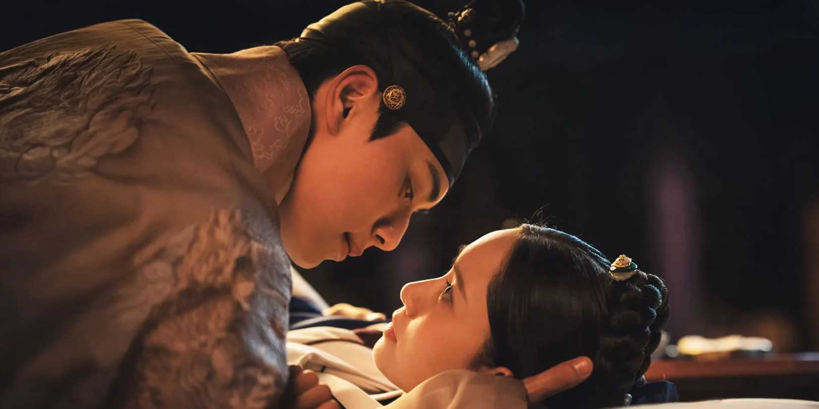 Im Yoon-ah and Lee Chae Min about to kiss from Bon Appétit Your Majesty