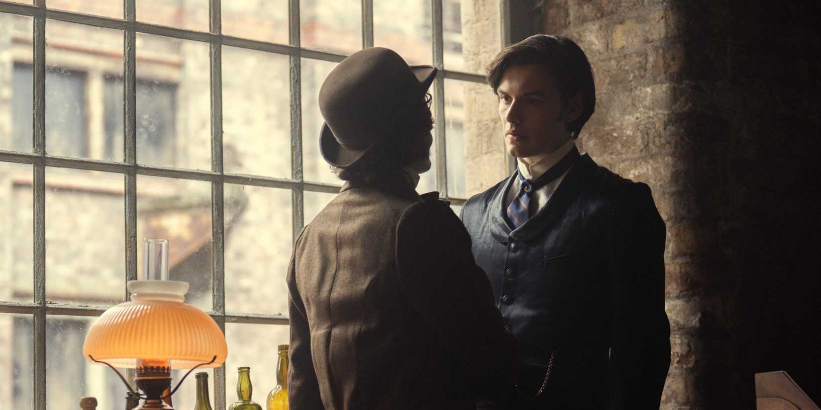 Louis Partridge talking to someone from House of Guinness