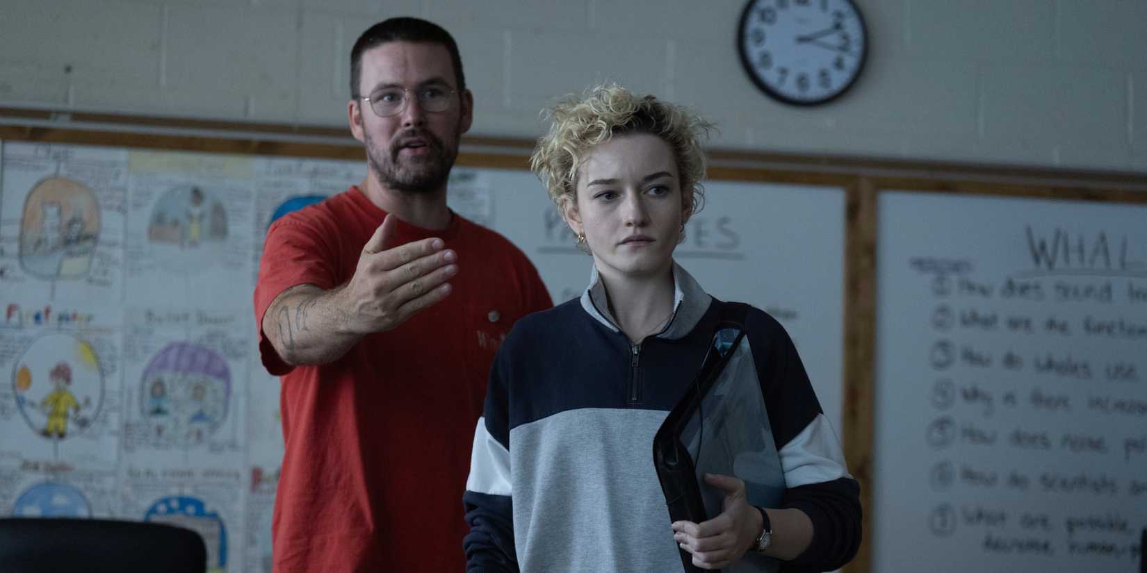 Zach Cregger directs Julia Garner behind the scenes of Weapons