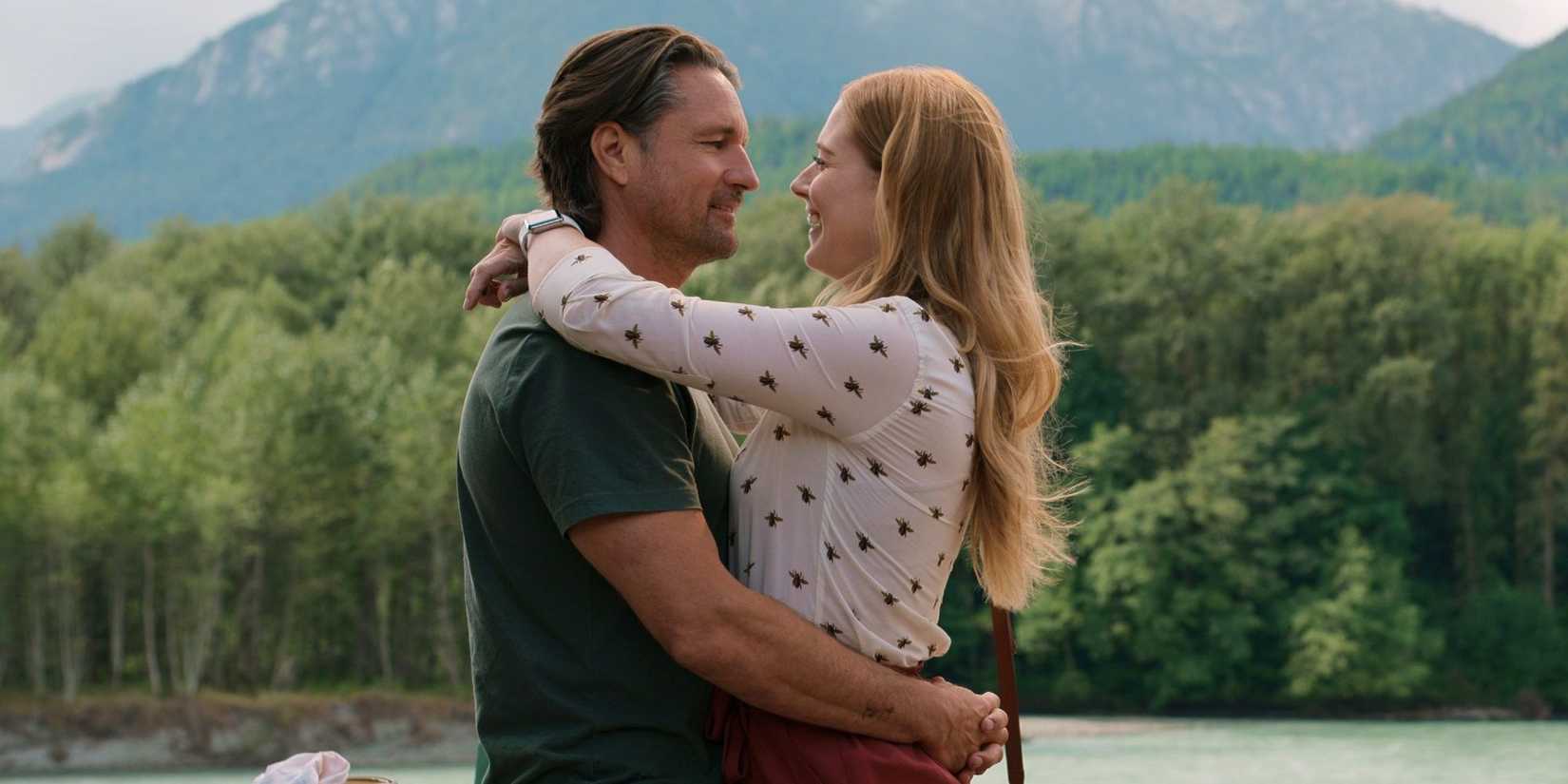 Mel (Alexandra Breckenridge) and Jack (Martin Henderson) hugging and smiling in Virgin River.