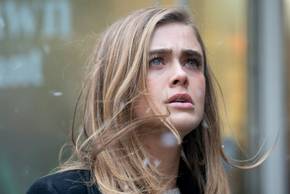 Mick (Melissa Roxburgh) looking up in Manifest