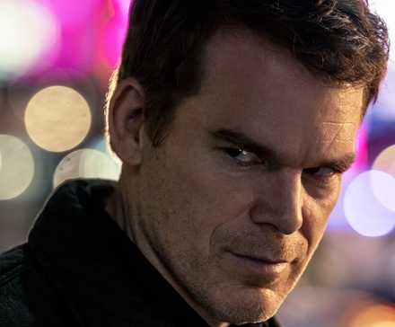 Майкл Кейн в роли Декстера Моргана в 8-й серии "Dexter Resurrection"