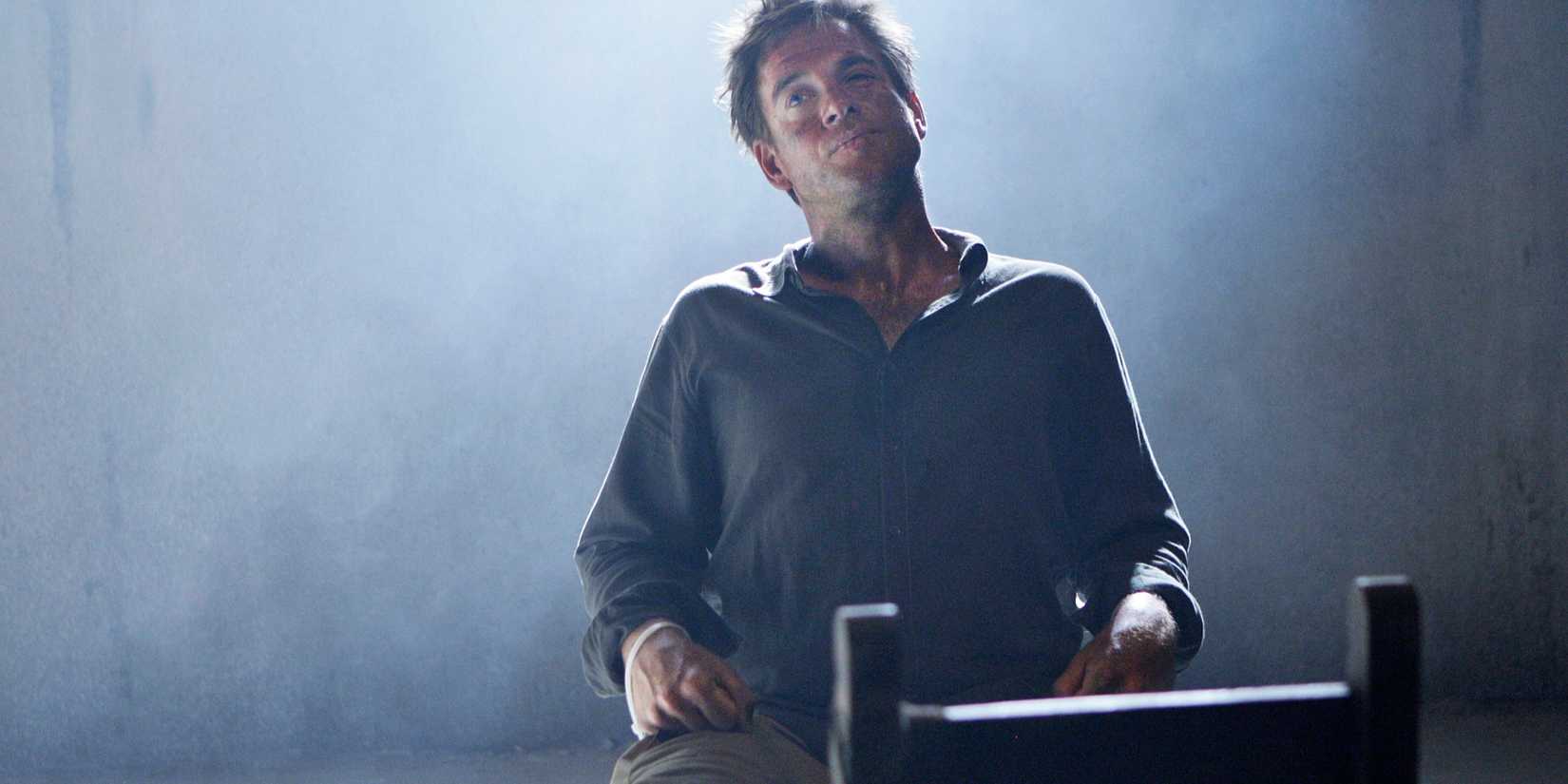 Tony (Michael Weatherly) looking disheveled and tied to a chair in the NCIS Season 7 premiere