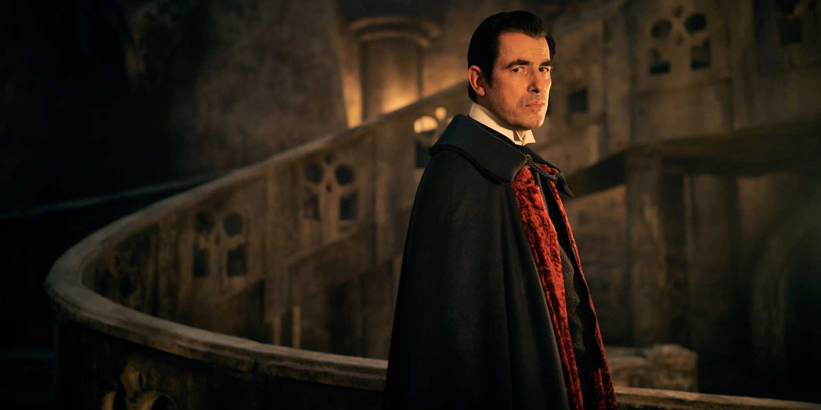 Netflix Dracula 2020 the Count at the stairs