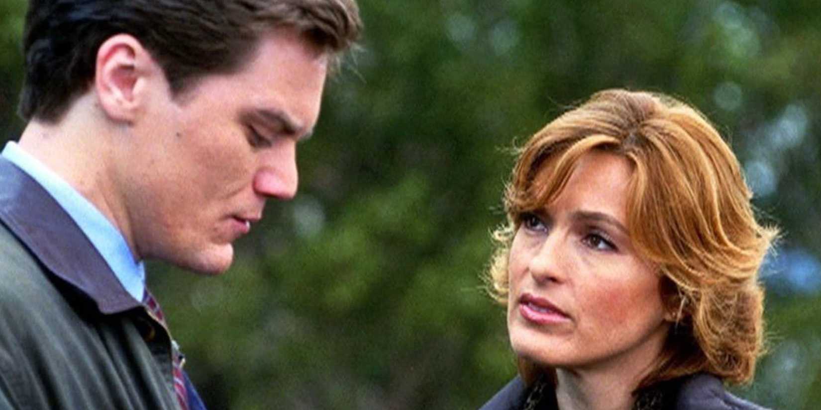 Olivia speaking with a witness in the SVU episode "Quarry"