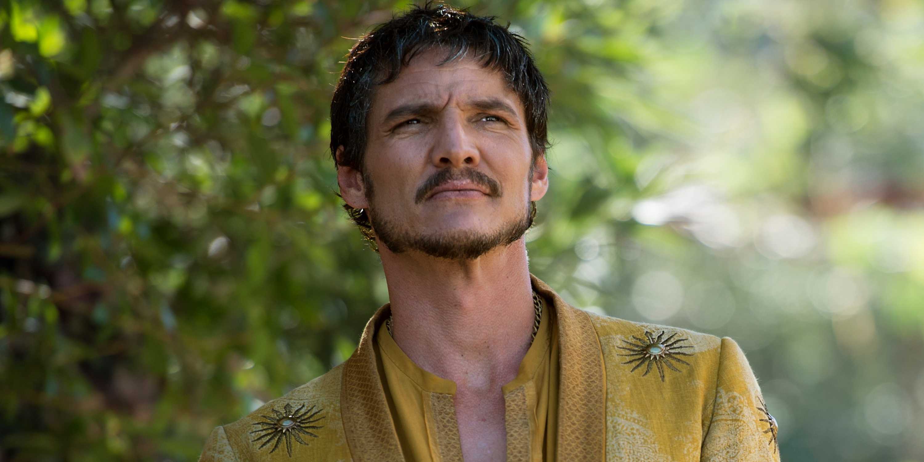 Pedro Pascal as Oberyn Martell in Game of Thrones looking up