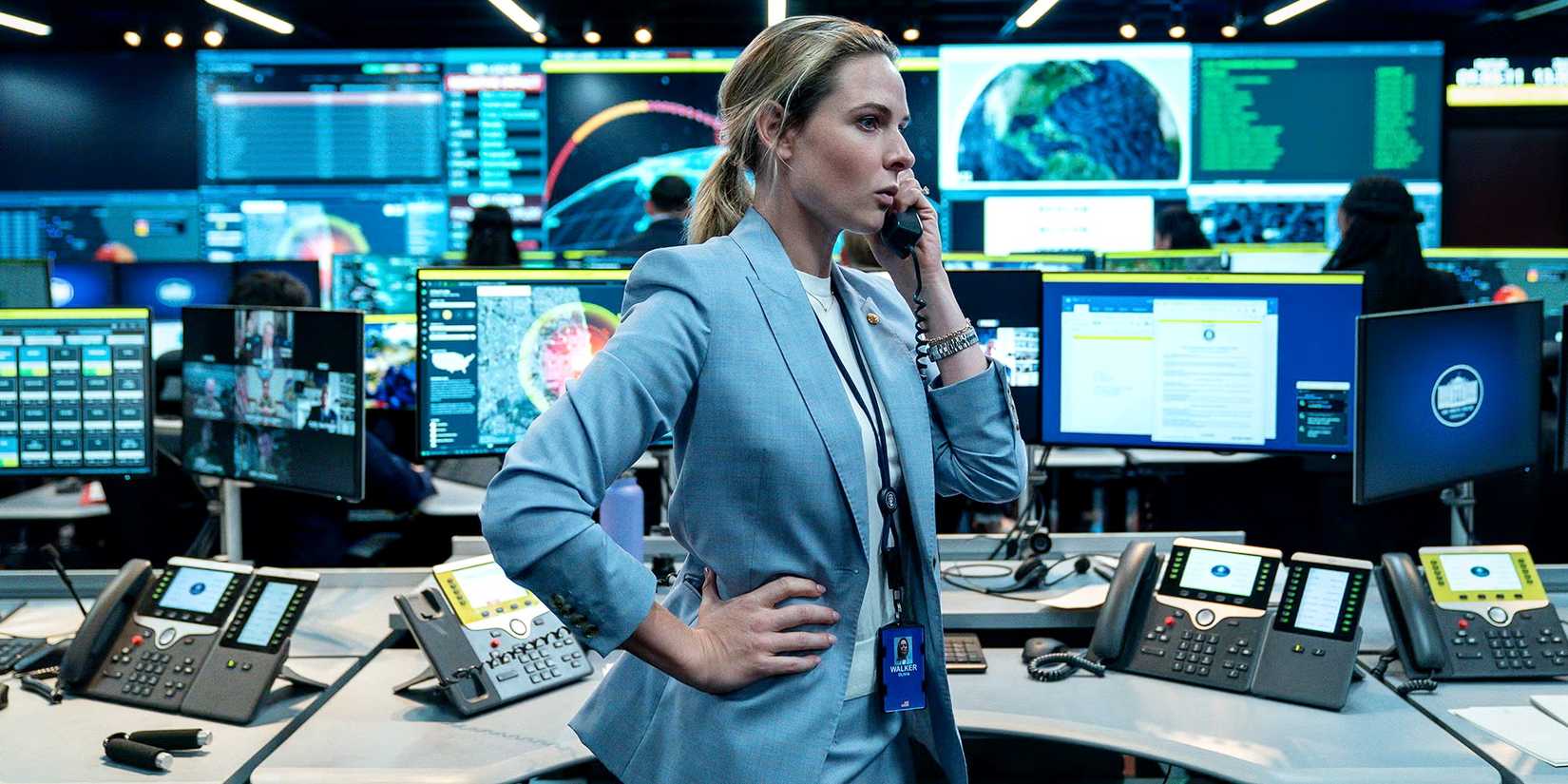 Rebecca Ferguson on the phone in House of Dynamite