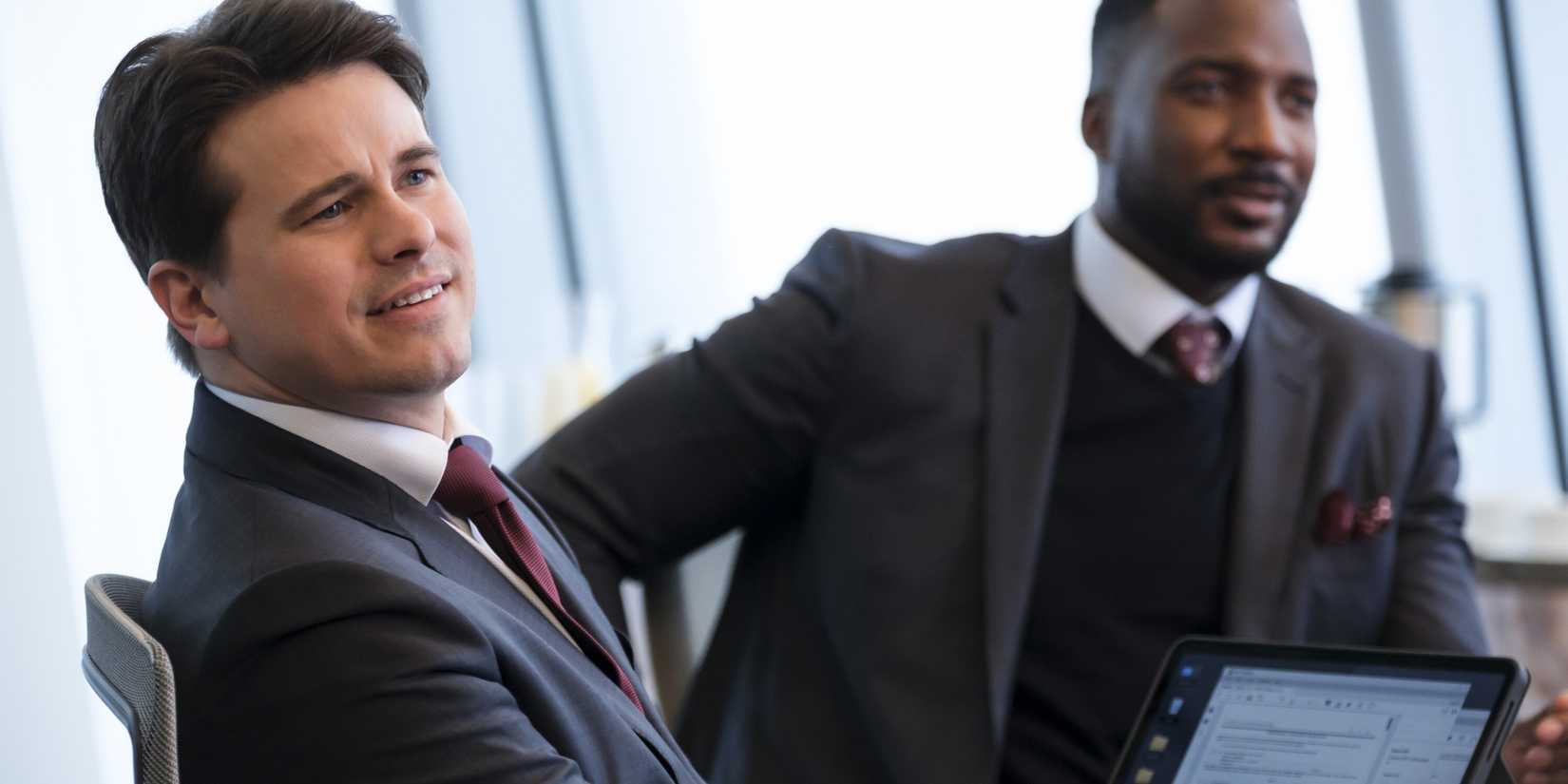 Jason Ritter leaning back in a chair during a meeting as Julian Markston in Matlock season 1, episode 1