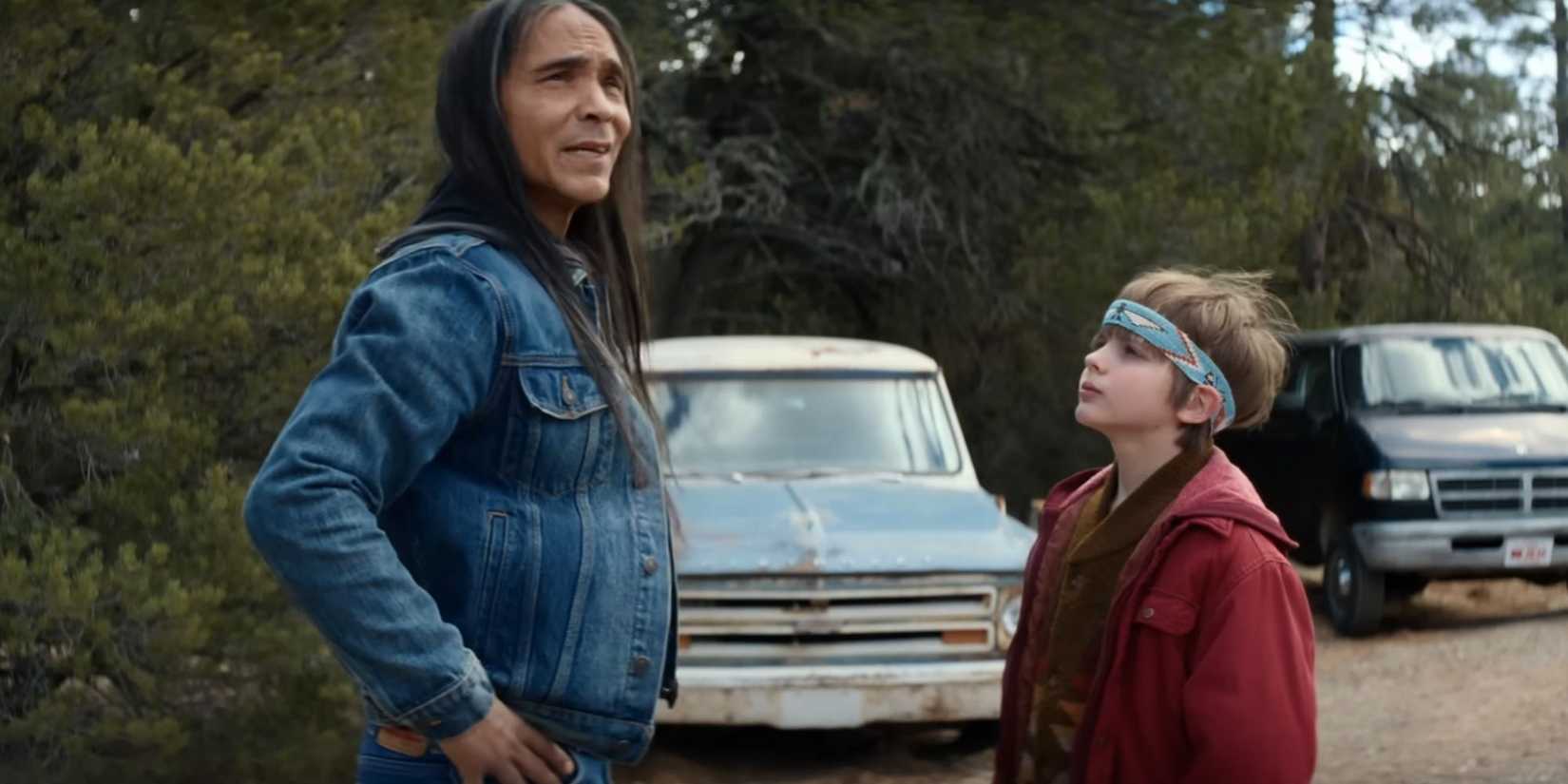 Zahn McClarnon como Ghost Eye e Gavin Maddox Bergman como Cal Starr em Americana