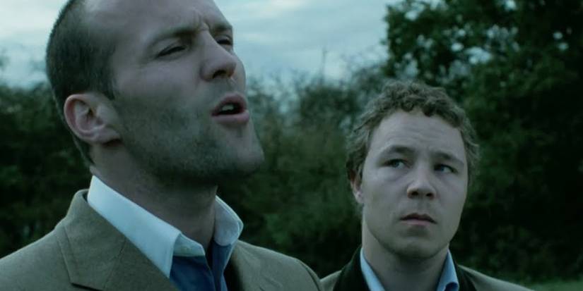 Jason Statham as Turkish standing beside Stephen Graham as Tommy in Snatch.