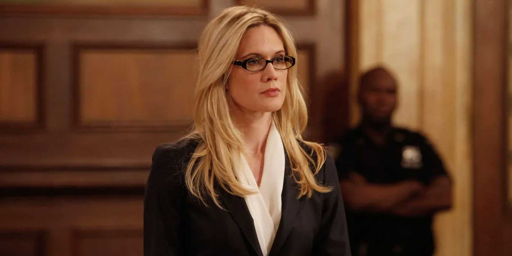 Stephanie March as Alex Cabot in a courtroom in SVU