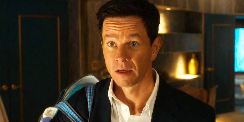 Mark Wahlberg em cena de The Family Plan.