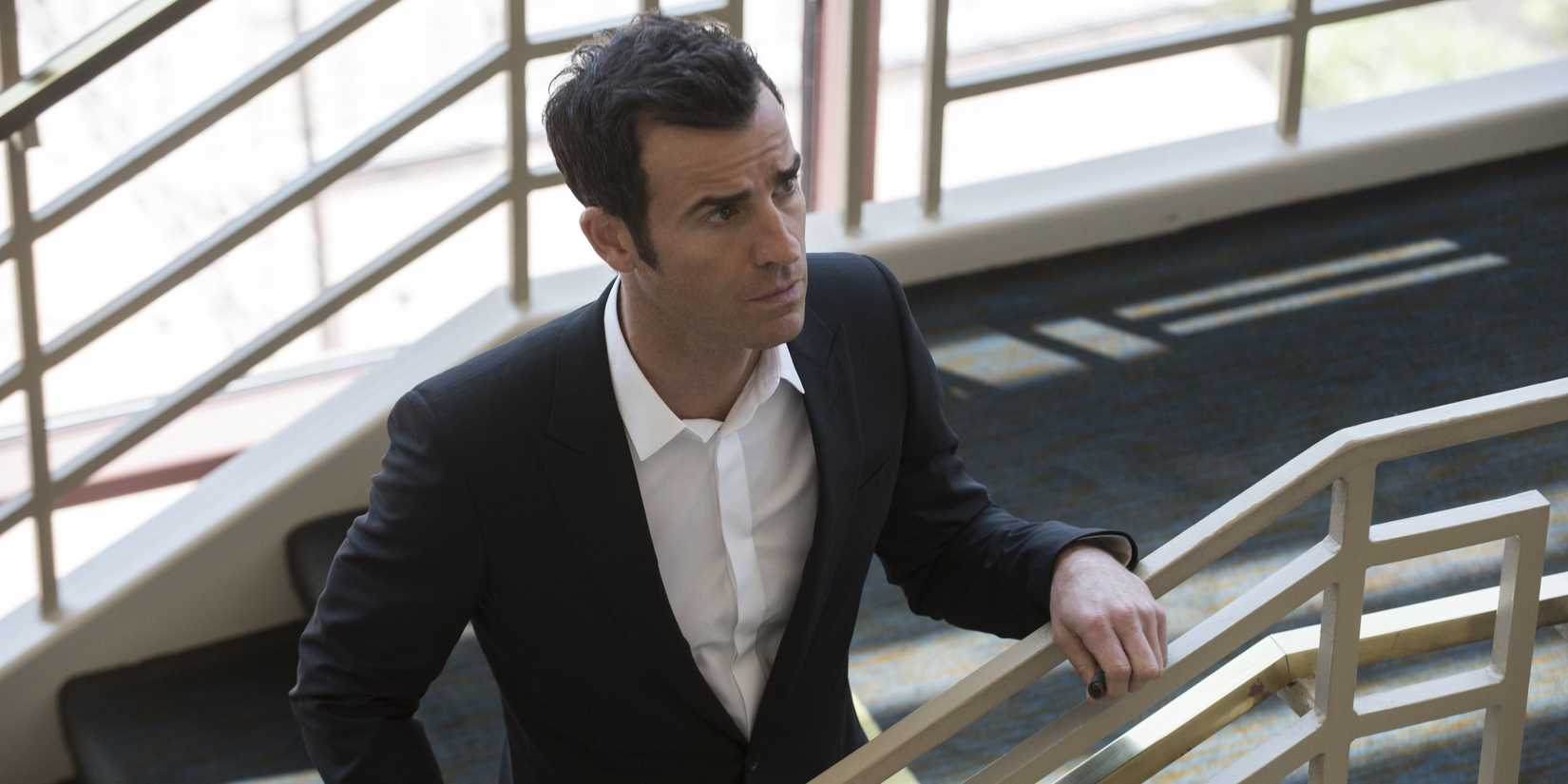 Kevin (Justin Theroux) wearing a suit and looking confused in The Leftovers.
