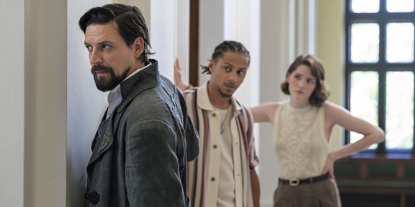 Callum McGowan como Vikram Chamberlain, Bluey Robinson como Connor Green y Olivia Morris como Lysa Pascal en The Librarians: The Next Chapter