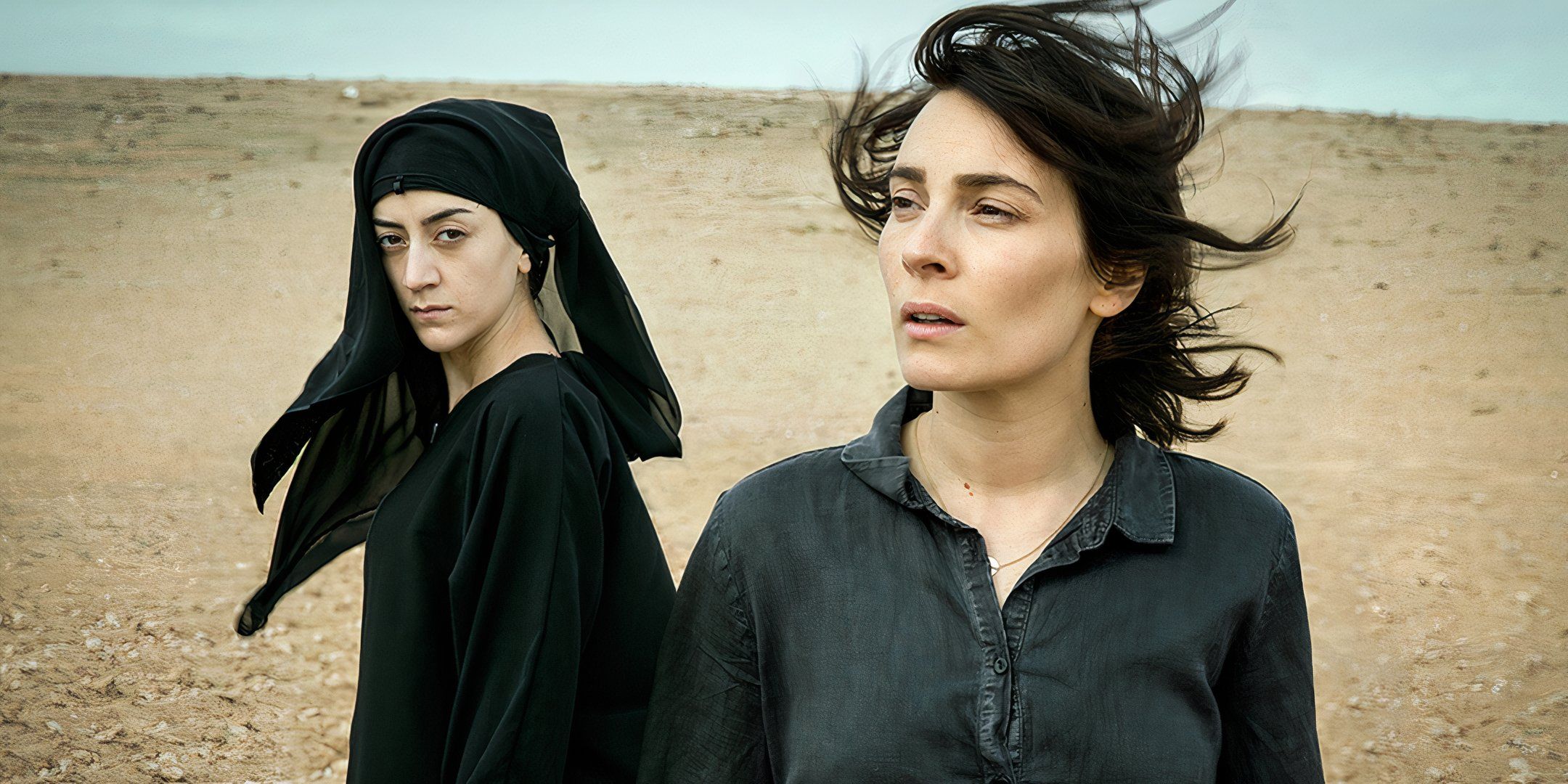 Due donne nel deserto in Caliphate