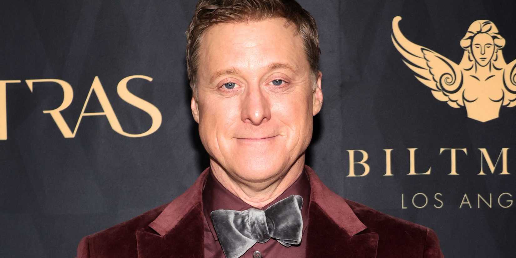 Alan Tudyk smiling