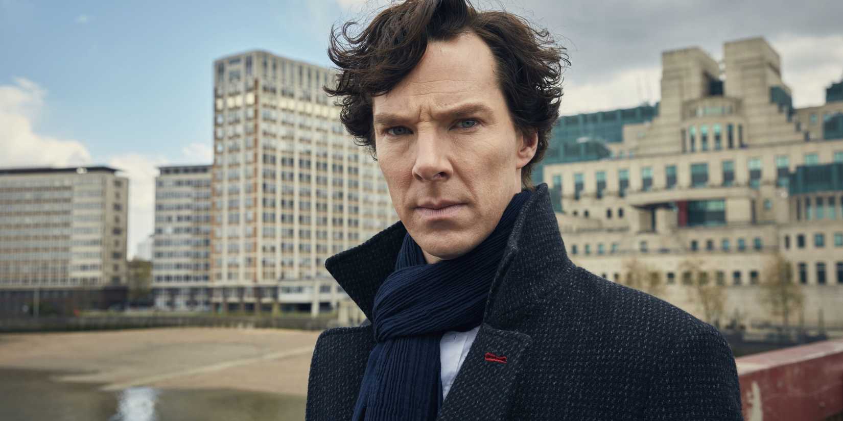 Sherlock Holmes pensativo em Sherlock.