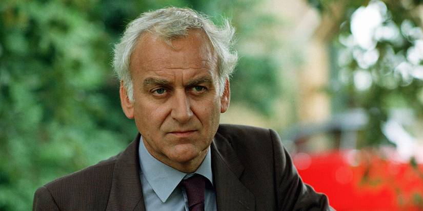 John Thaw as Inspector Morse, looking past the camera