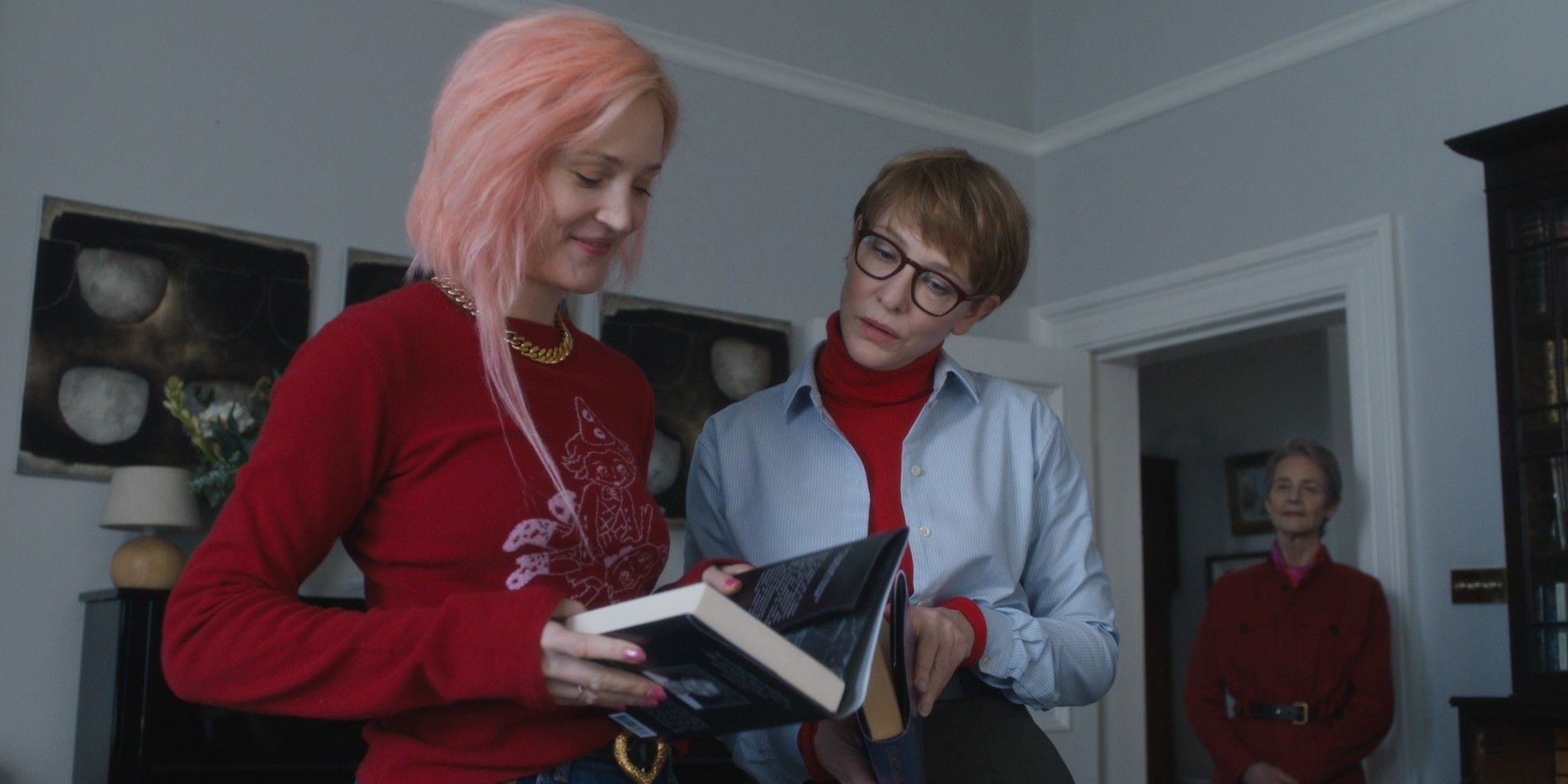Father Mother Sister Brother Review: Jim Jarmusch’s Relatable Family Comedy Struggles To Justify Its Unique Structure