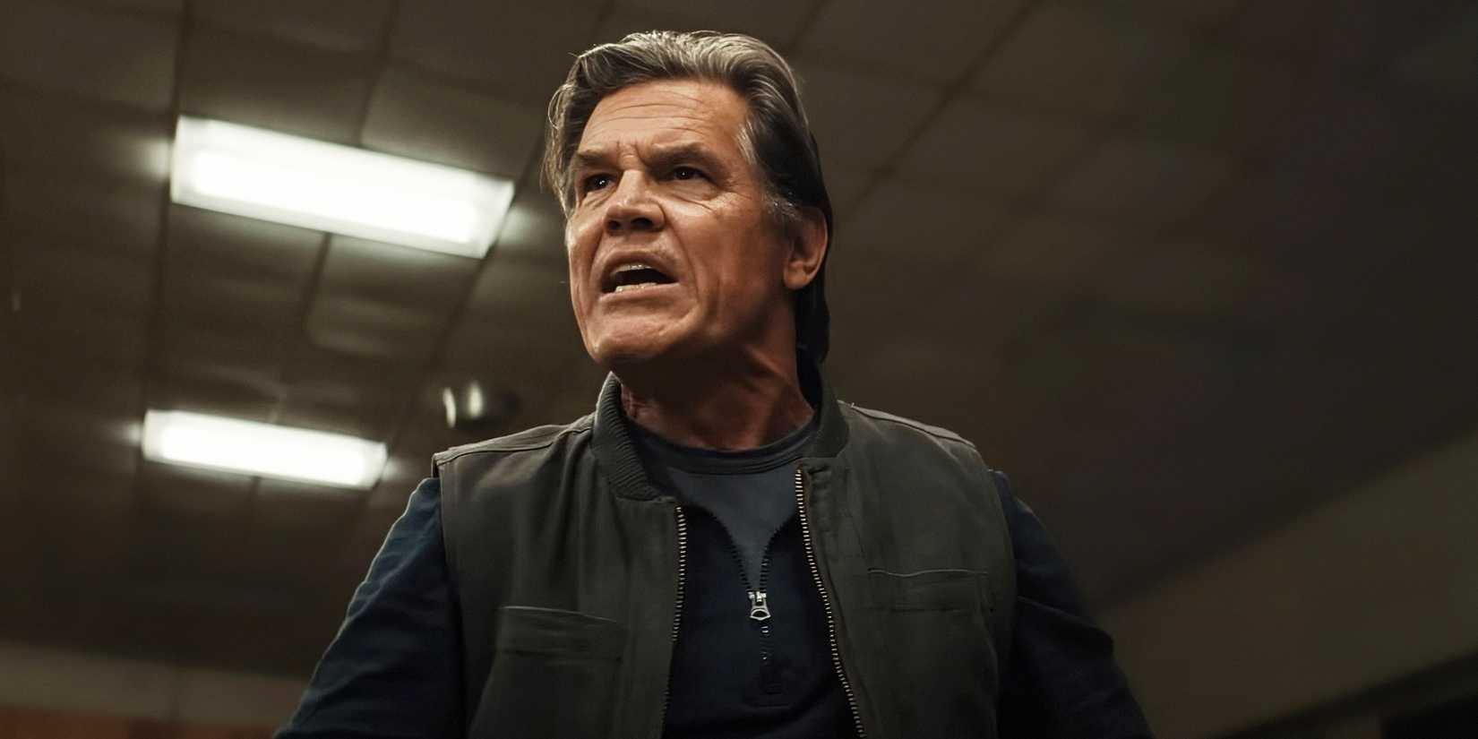 Josh Brolin as Archer yelling at a meeting in Weapons.