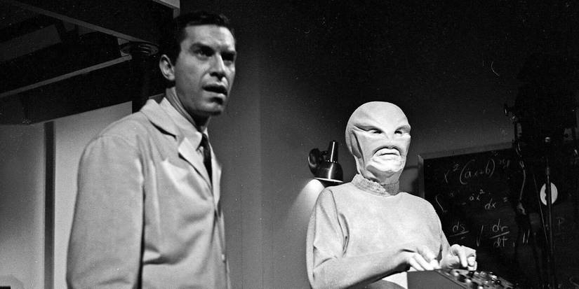 Um homem com um alienígena em The Outer Limits