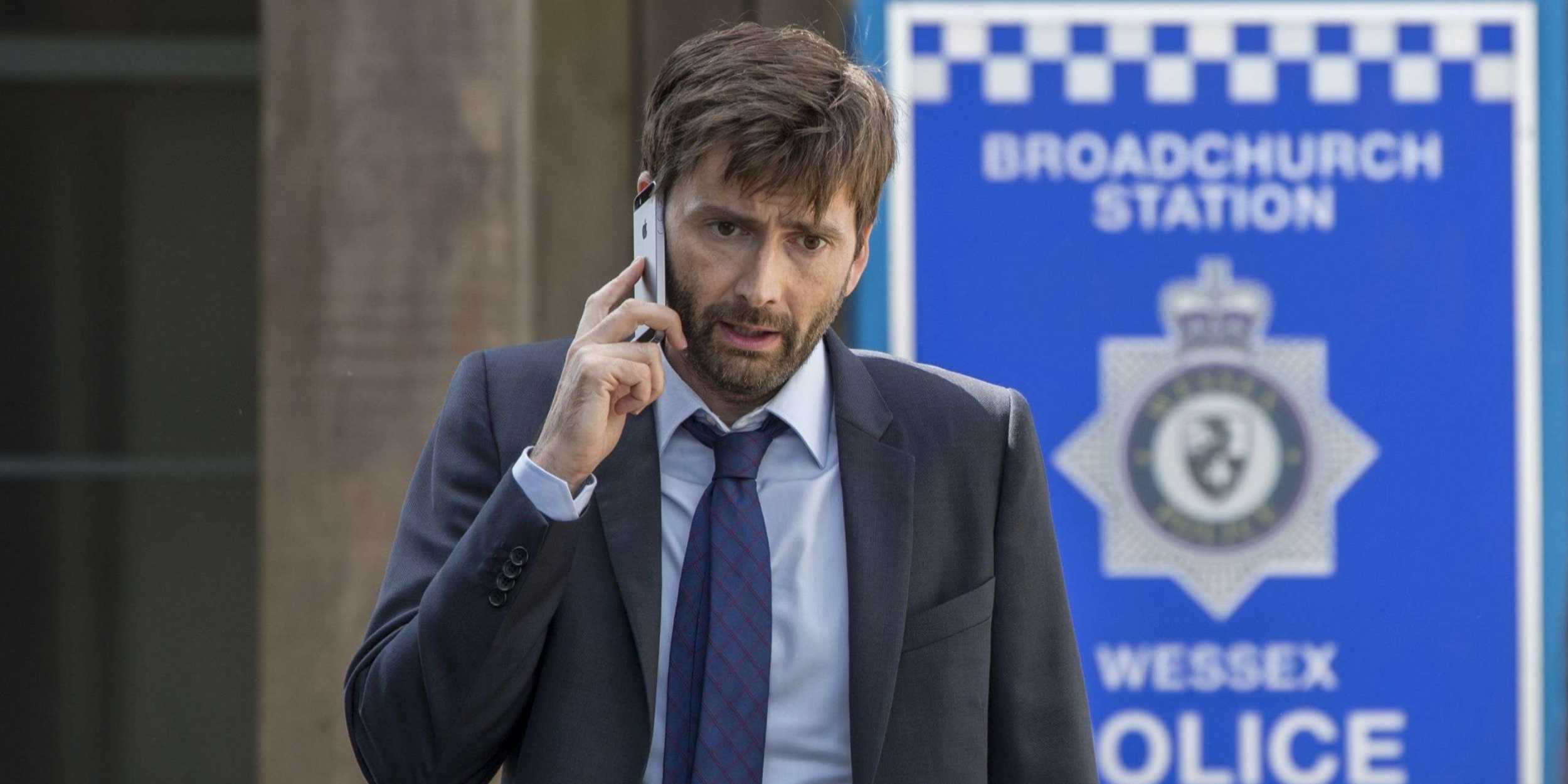 Alec Hardy (David Tennant on the phone looking stressed outside the police station in Broadchurch)