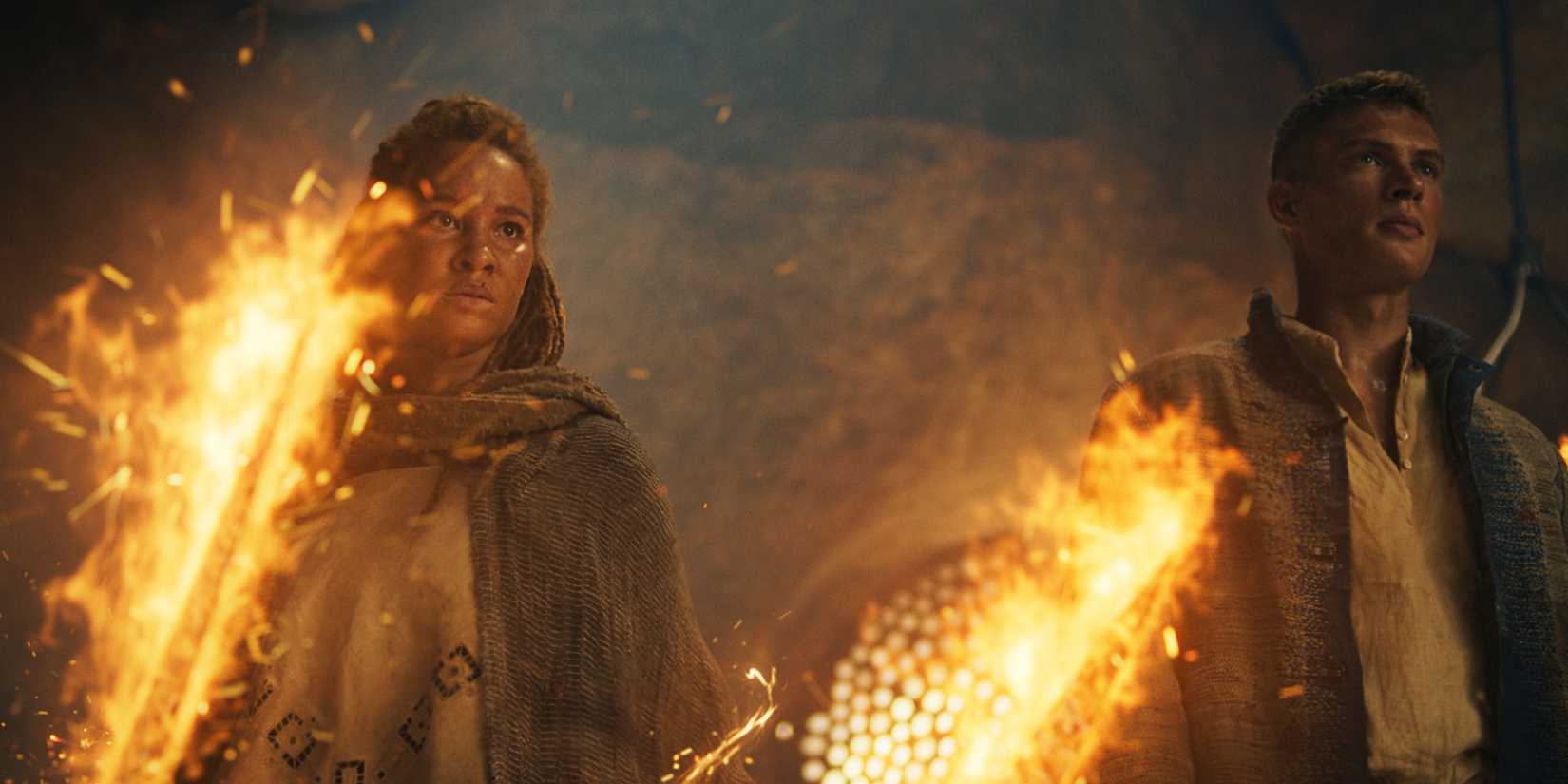 Aviendha wielding two flaming swords alongside Rand al'Thor in The Wheel of Time season 3 episode 8