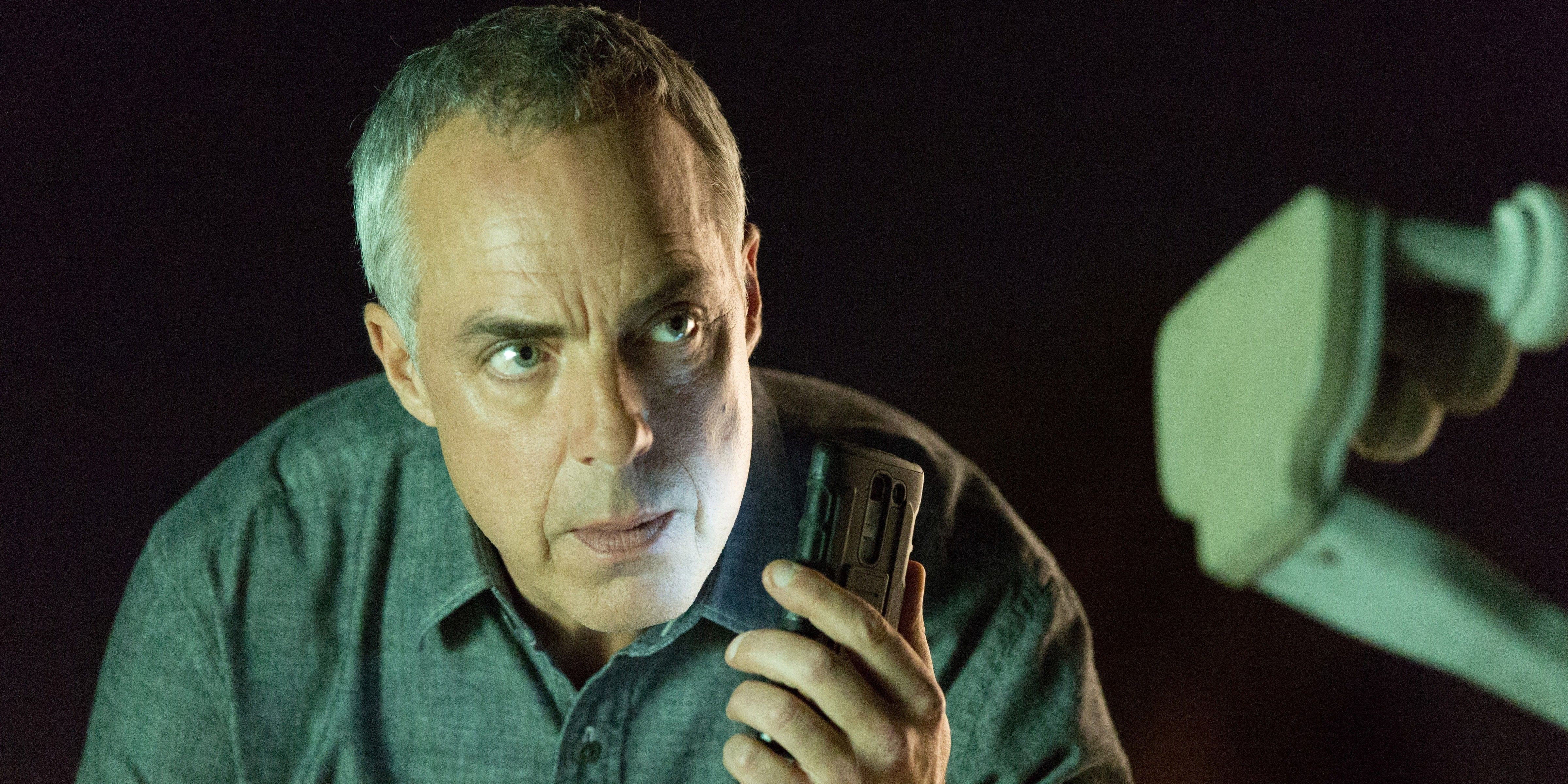 Titus Welliver nei panni di Harry Bosch