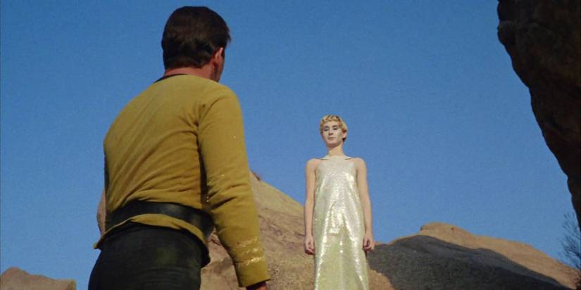 Captain Kirk and the Metron in Star Trek Arena