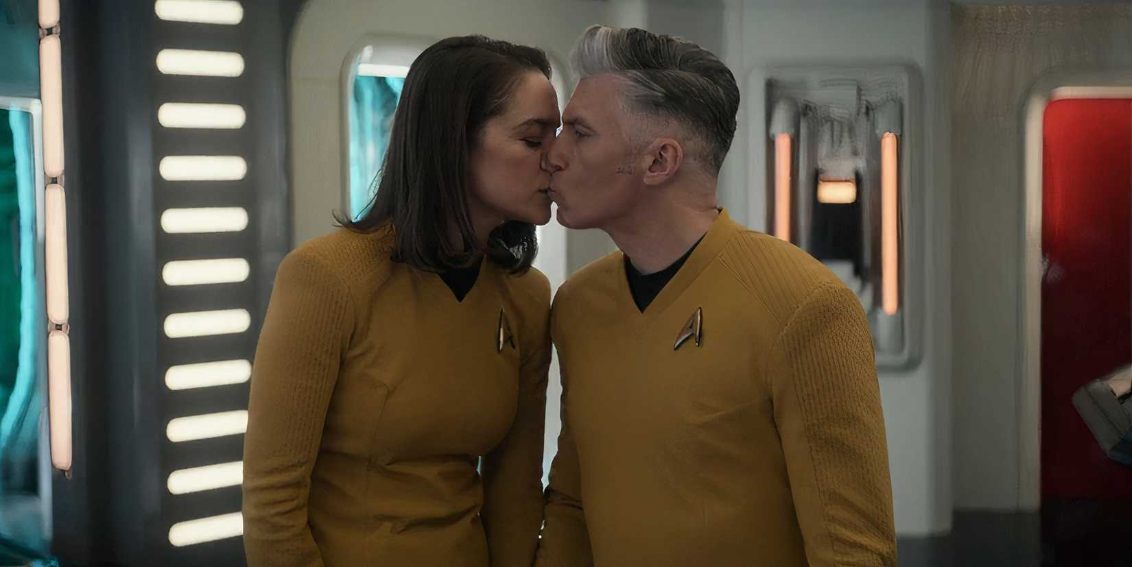 Captain Pike and Batel kiss