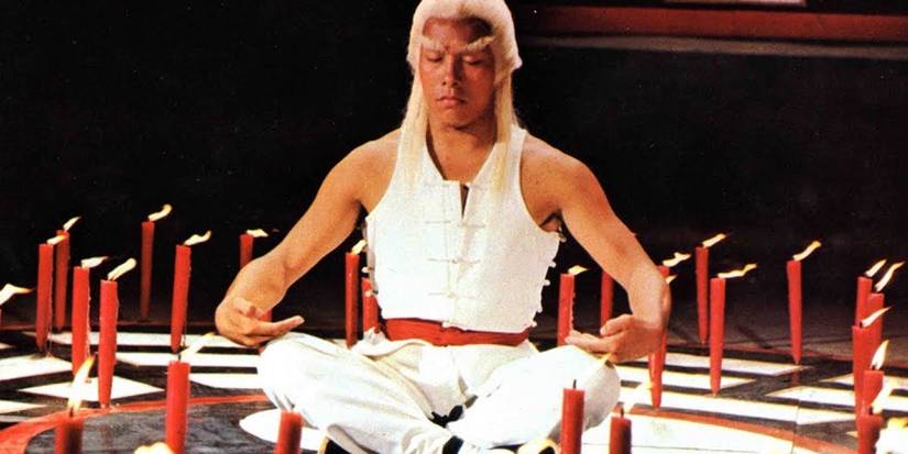 Carter Wong meditando em Born Invincible