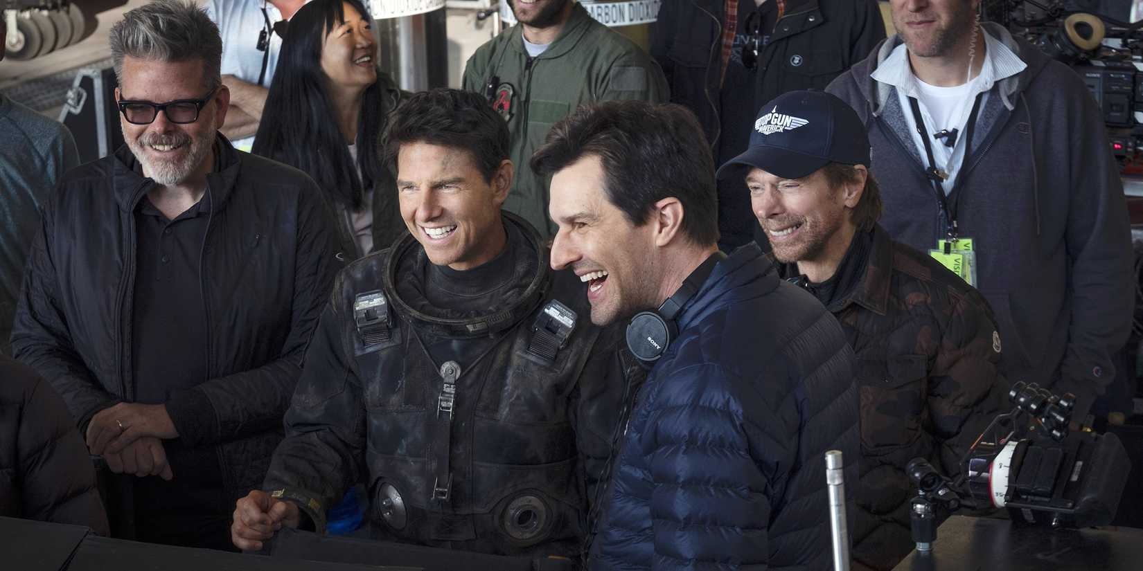 Christopher McQuarrie, Tom Cruise, and Joseph Kosinski on Top Gun Maverick set