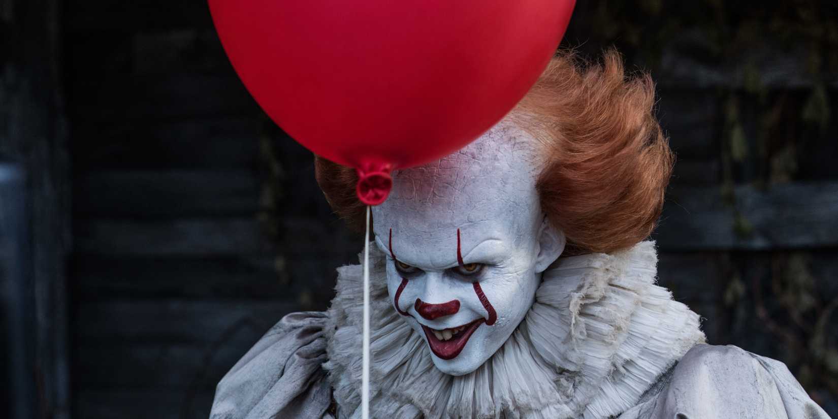Close up of Pennywise's face in It