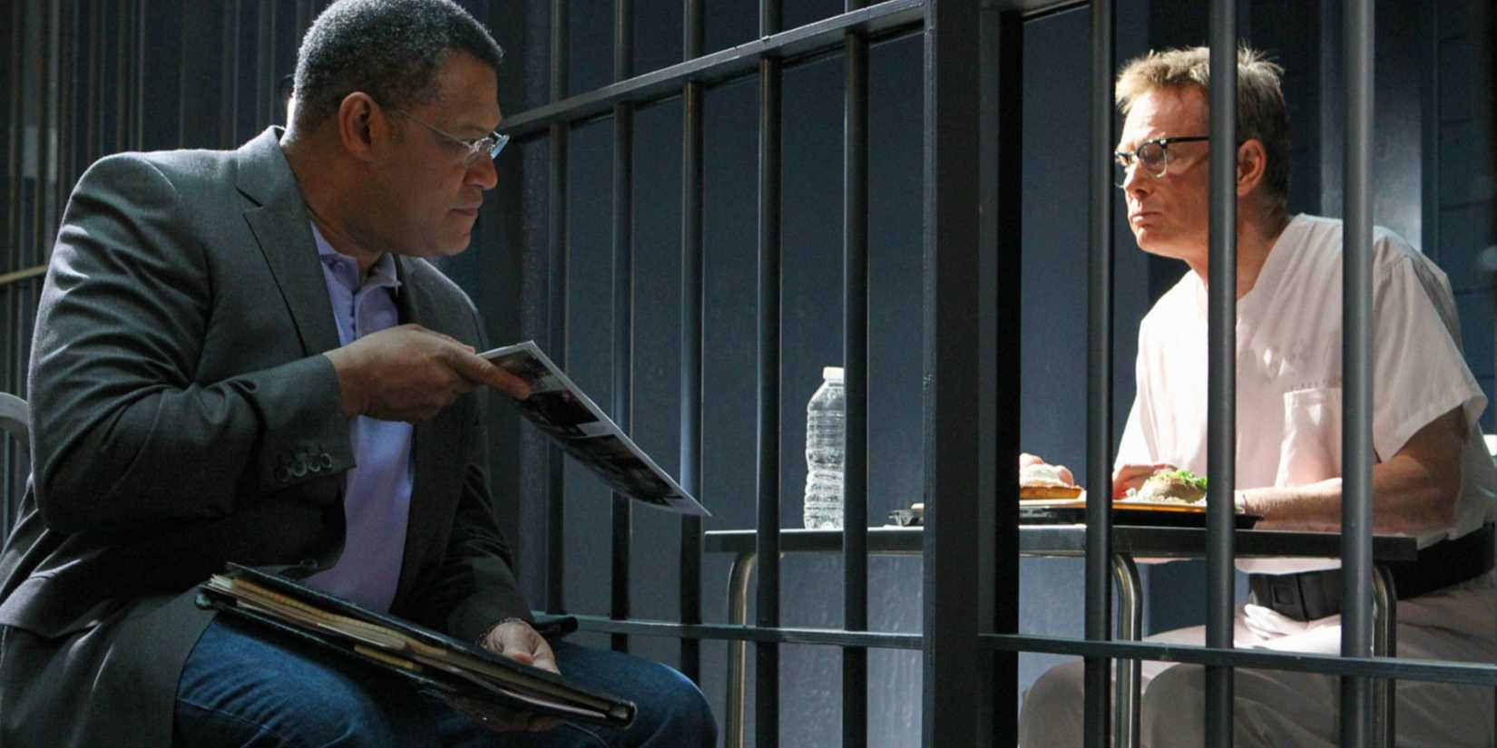 Raymond Langston (Laurence Fishburne) talking with a prisoner in CSI