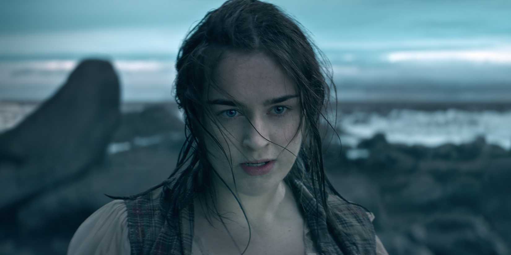 Danielle Galligan como Nina Zenik em Sombra e Ossos