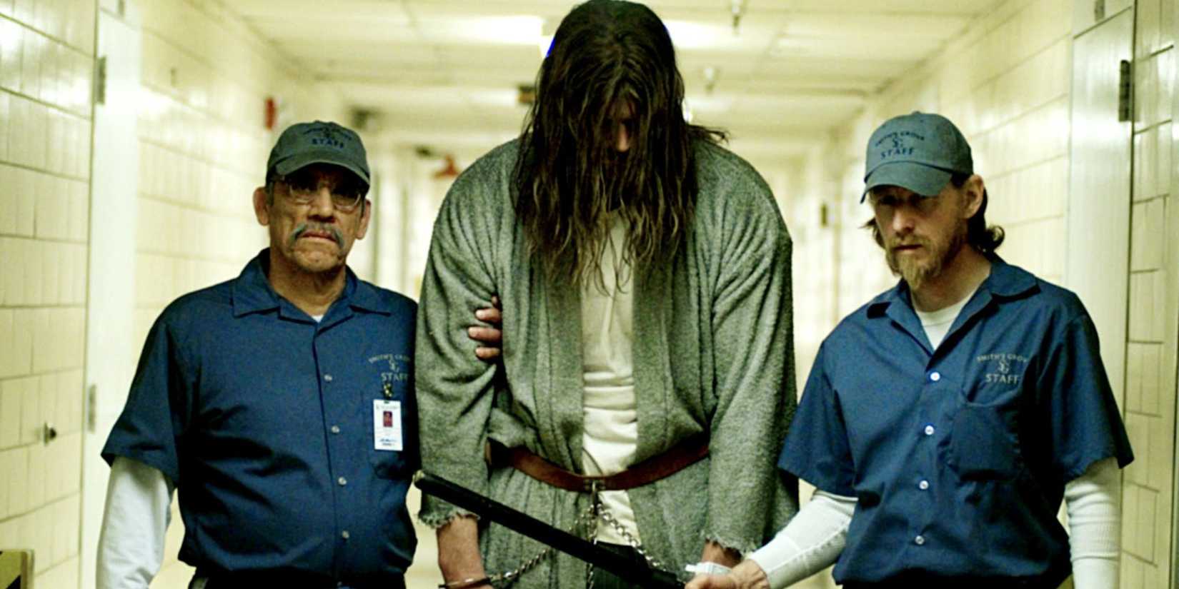 Danny Trejo como segurança com Tyler Mane como Michael Myers em Halloween