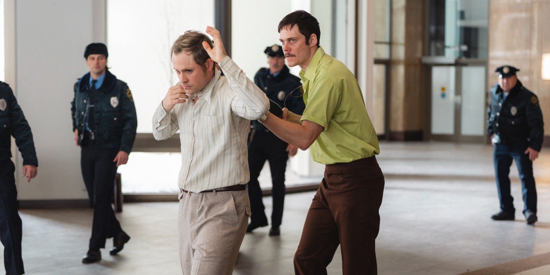 Dead Man's Wire Review: Gus Van Sant's Latest Comedy Is A Hilarious Crime Caper That Lacks A Critical Bite