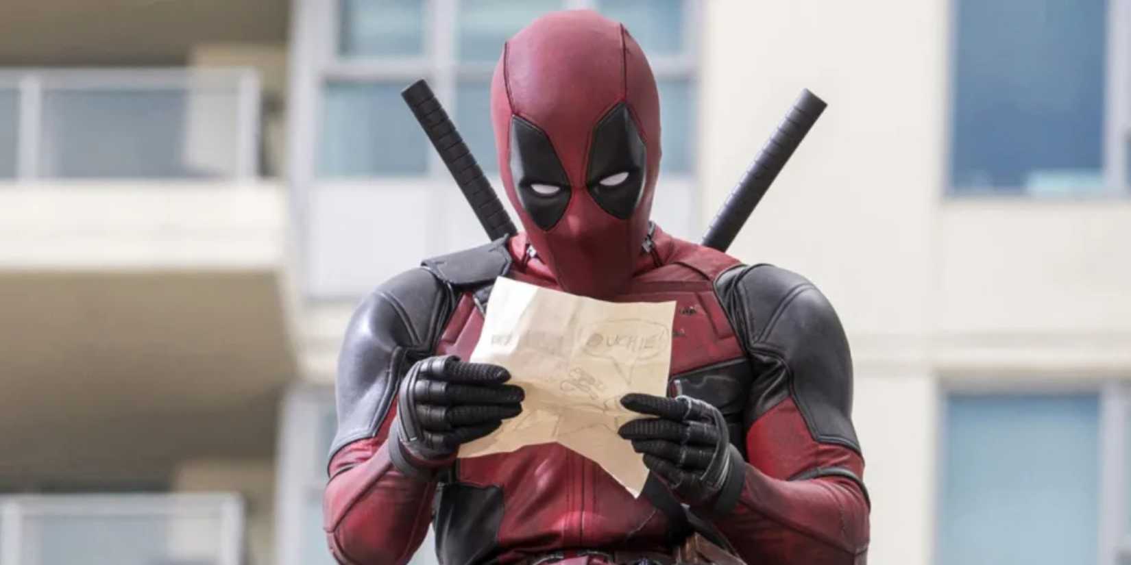 ᴅᴇᴀᴅpool in costume and looking at his drawing in ᴅᴇᴀᴅpool (2016)