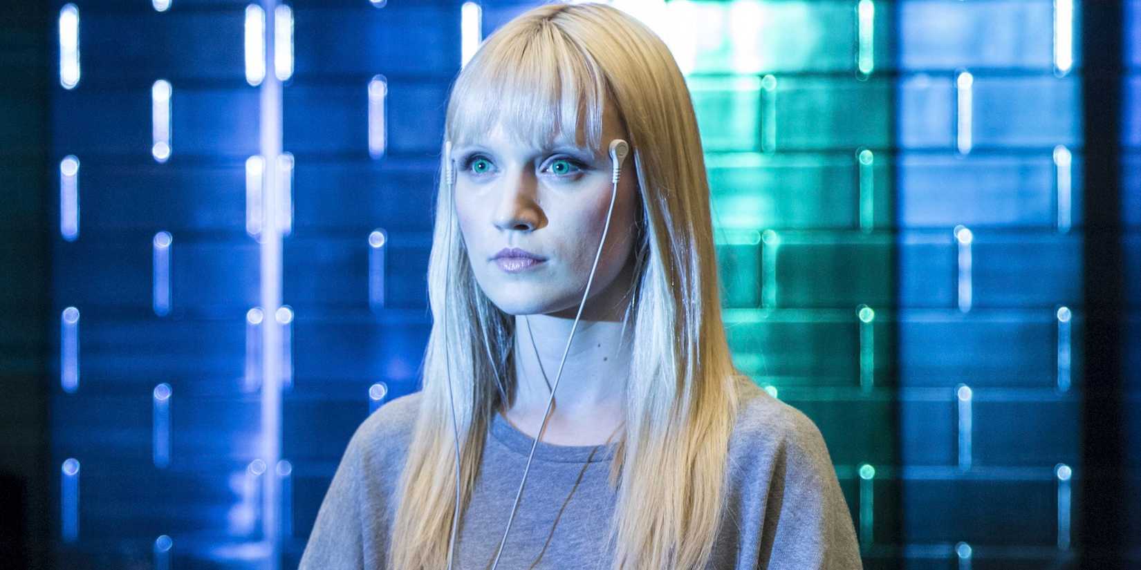 Emily Berrington as Niska in Humans
