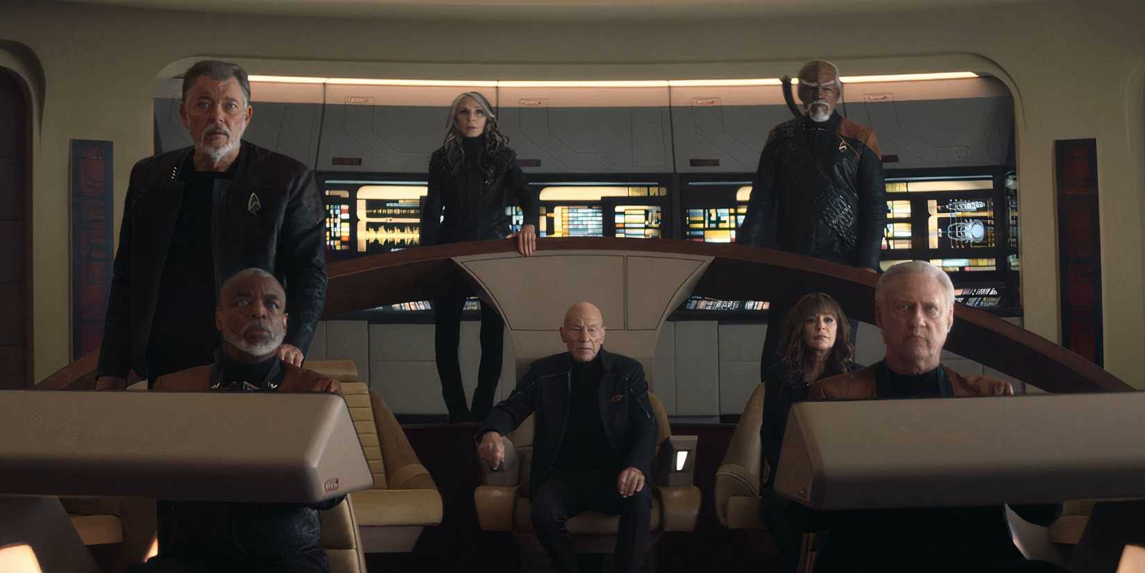 Enterprise-D Crew on Bridge in Picard