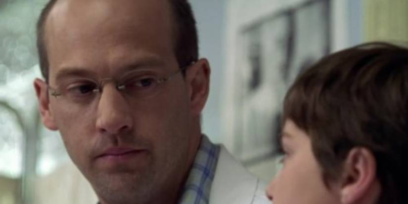 Mark Greene (Anthony Edwards) talking to a kid on ER